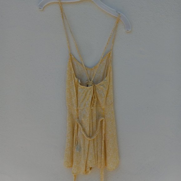 Yellow Ditsy 90s StyleFloral Shorts Romper Size S Festival Summer Beach Vacation - Picture 7 of 15